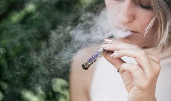 دراسة بريطانية تؤكد أن غالبية السجائر الإلكترونية بها مواد تسبب الإدمان