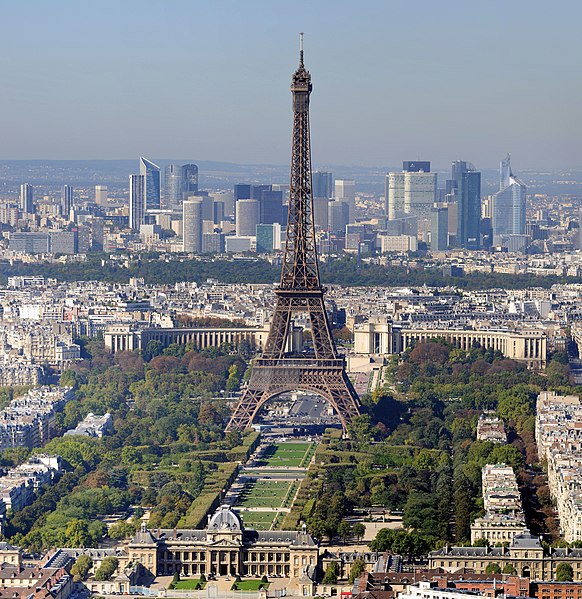 582px-Paris_-_Eiffelturm_und_Marsfeld2.jpg